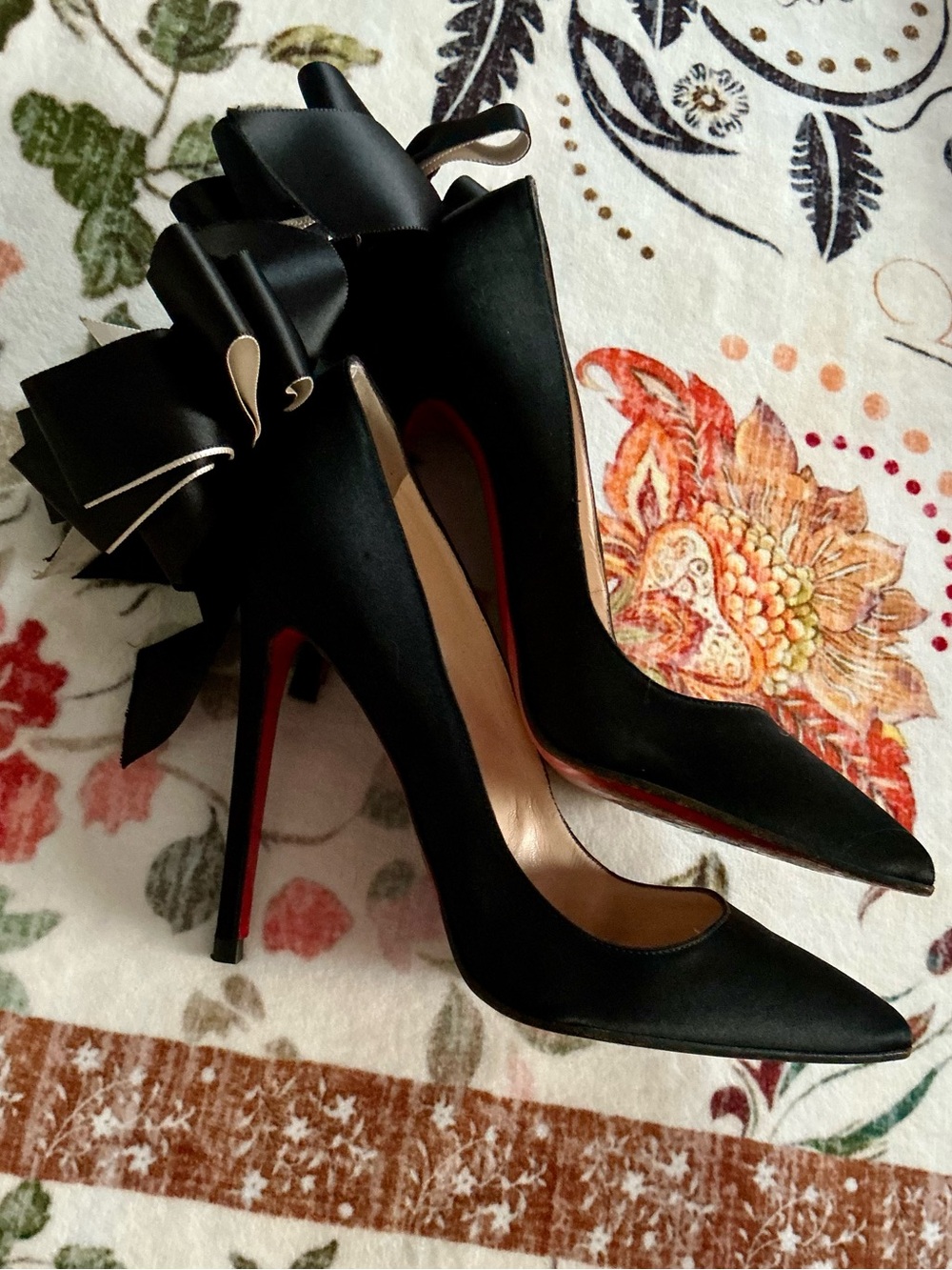 christian louboutin bow heels - Picture 4 of 9